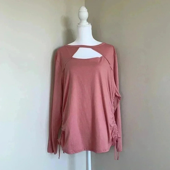 NWOT Derek Heart Ruched Side Keyhole Neck Top​​ - Picture 1 of 9